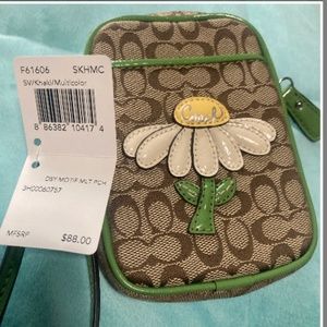Coach NWT signature collection daisy cell phone wristlet vintage unique gift fun